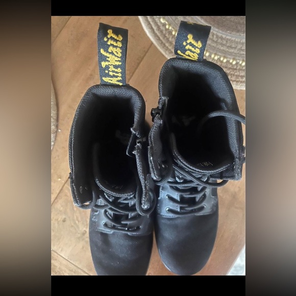 Doc Martens unisex boots. - Picture 3 of 7